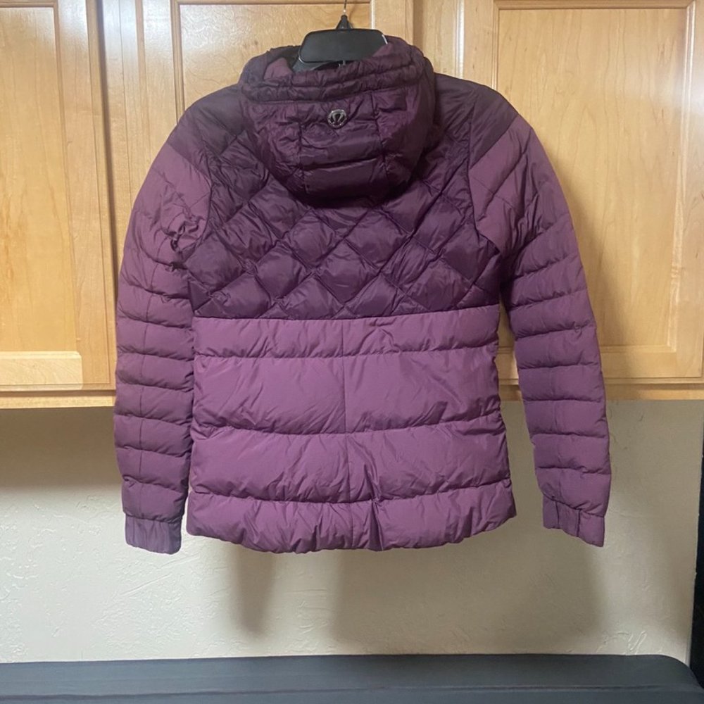 Lululemon Fluffin Awesome Down Puffer Jacket in Plum, Sz 4 - Picture 4 of 6